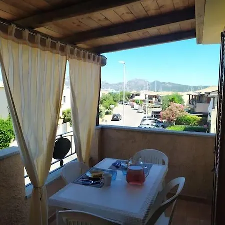 Apartamento Bilocale Con Veranda E Posto Auto Privato